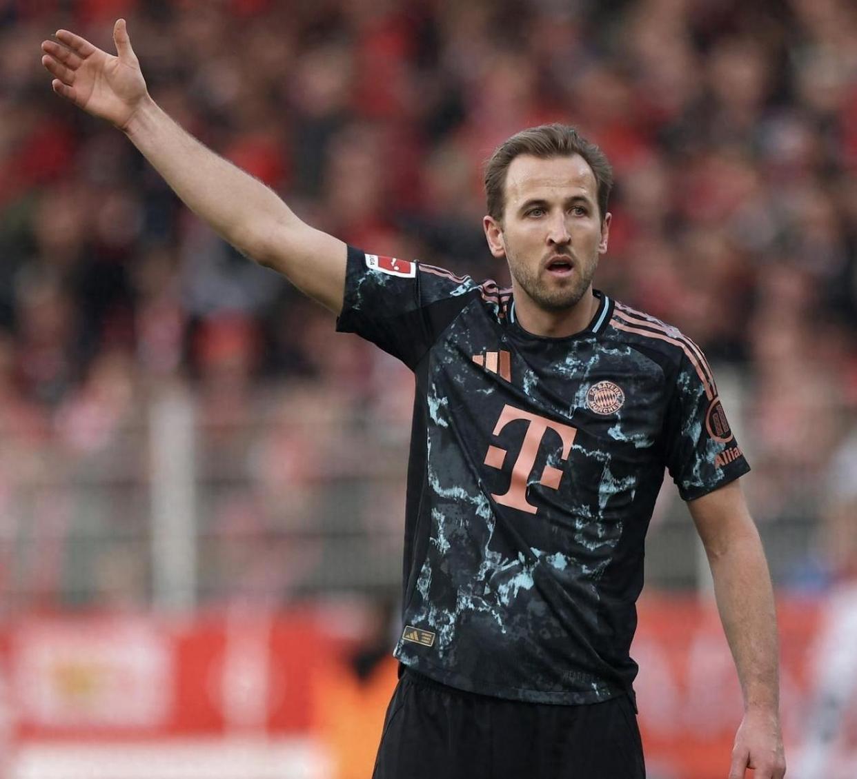 包含西甲战况：利雅得新月防线稳固，巴黎圣日耳曼进攻受阻，浓眉成最佳的词条